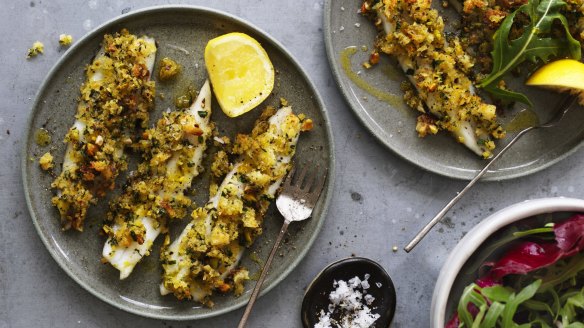 Baked garfish fillets with pistachio and breadcrumbs.
