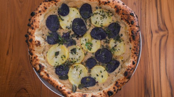 Potato pizza with creamed leek.