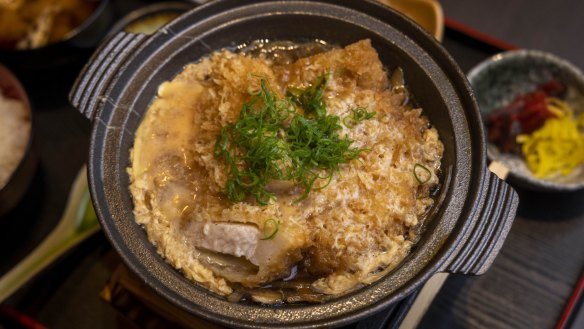 Katsu-ni (pork in in dashi-based broth).