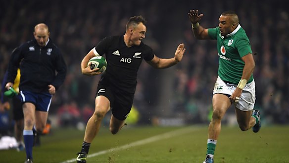 Israel Dagg runs past Simon Zebo.