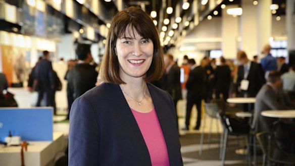 Dell's Australia and New Zealand boss Angela Fox says there are still obstacles standing in the way of women starting a business.