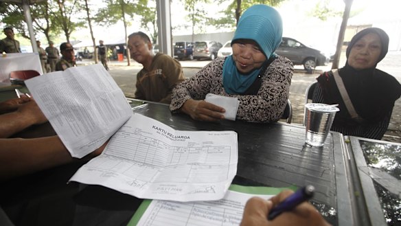 Kalijodo residents register for relocation. 