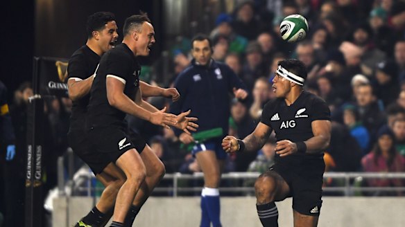 The All Blacks celebrate Fekitoa's try.