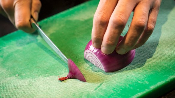 Step 2: Cut off the tip of the onion (note: the root should face left (or right, if you're left-handed)).