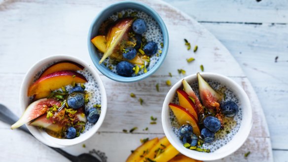 Chia pots with fresh fruit 