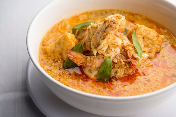 Temasek's prawn and chicken laksa Singapura.