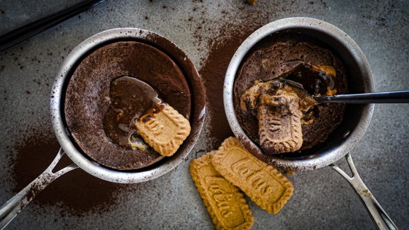 Chocolate puddings with Lotus Biscoff biscuits and spread.