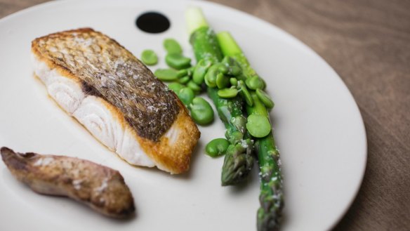(Fish)head-to-tail: Snapper with its liver, asparagus and broad beans.