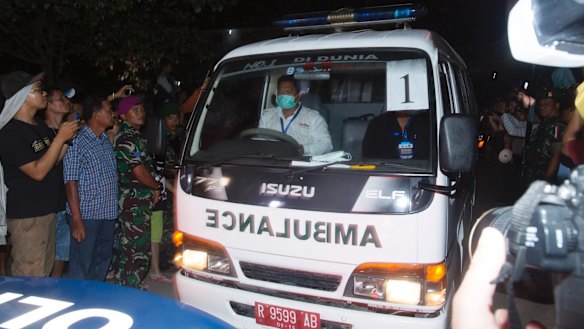 One of the ambulances carrying a coffin of one of the executed leaving Wijaya Pura in Cilacap.