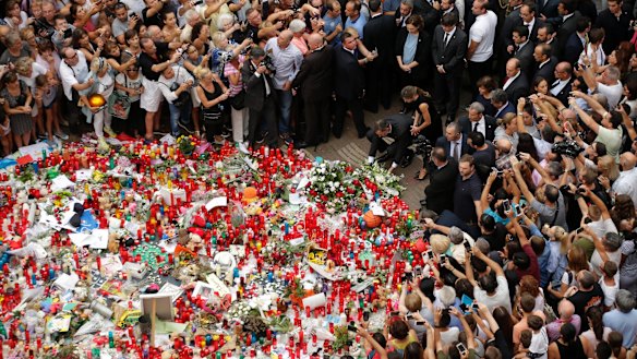 Spanish King Felipe, Queen Letizia lay flowers at a memorial tribute of flowers, messages and candles to the van attack victims in Las Ramblas.