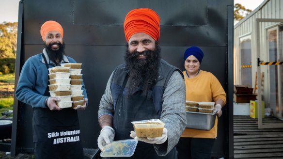 Sikh volunteers  Manpreet Singh, Gurkirapal Singh and Sukhwinder Kaur.