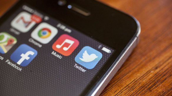 As Facebook and Google soak up an ever larger share of digital ad dollars, Twitter's recent efforts to keep up are "all sad, and too late", one influential investor says.