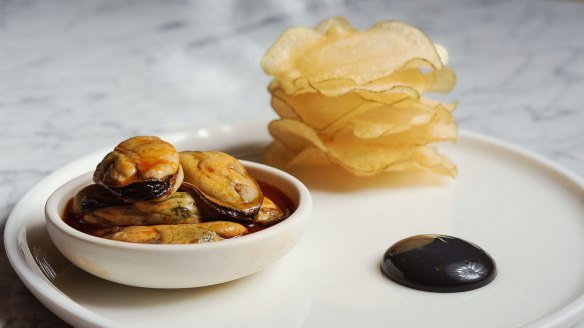 A brilliant starter: escabeche of mussels with stacked chips.