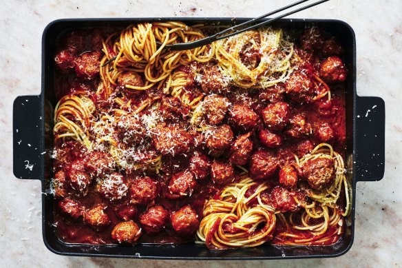 Mixed meatball spaghetti.
