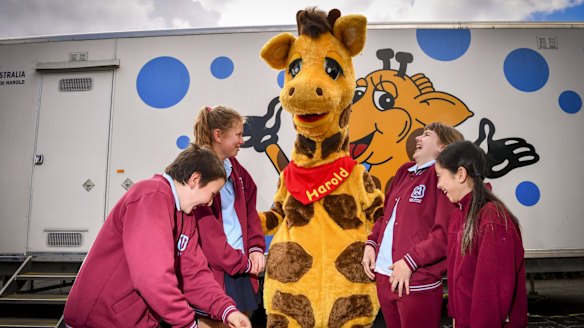 Kids love Healthy Harold's trendy bandana-and-no-pants look!