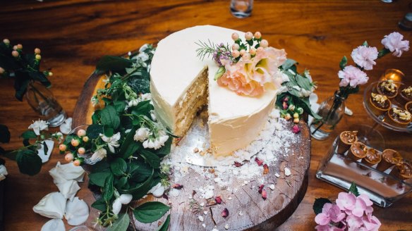  One of the stunning wedding cakes by Petal Met Sugar, which is a collaboration between florist Angela Wong and patissier Elsa Li. 