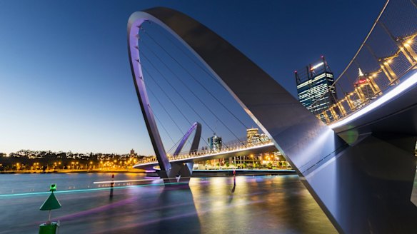Perth, walking tour: visit the new Optus Stadium and other highlights
