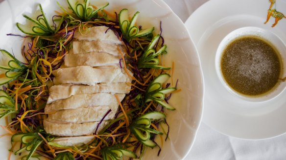 Steamed chicken with sand ginger.