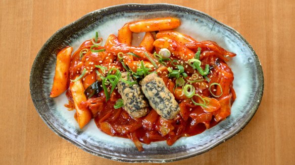 Tteokbokki (spicy stir-fried rice cakes).