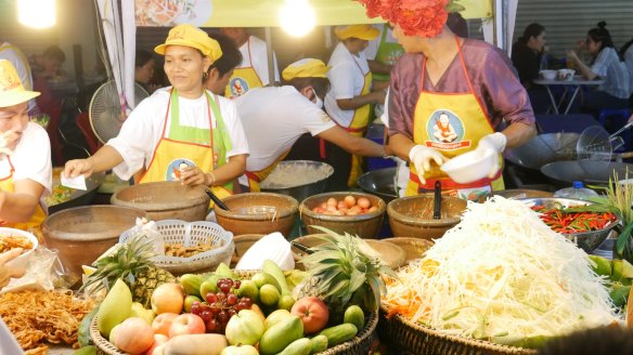 Street food vendor make Somtam, Thai papaya salad, in Bangkok's Chinatown.