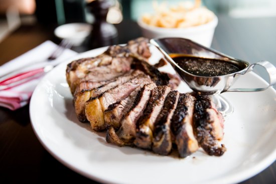 Short but smart menu: T-bone T-Rex, served with sauce au poivre.