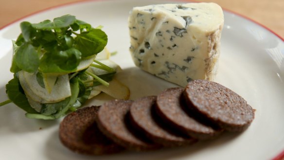 Blue cheese paired with pear and pumpernickel. 