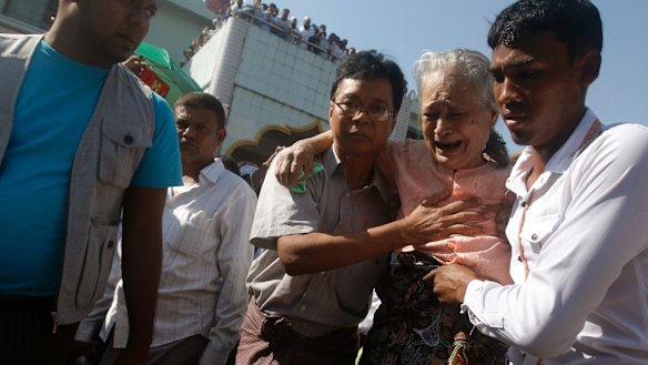 Tin Tin Aye, second right, mother of Ko Ni, cries as she attends his funeral.