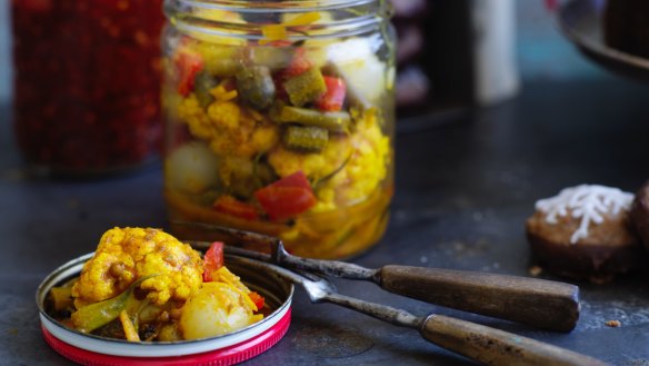 A great little pickle to give as a gift or pack for a picnic.