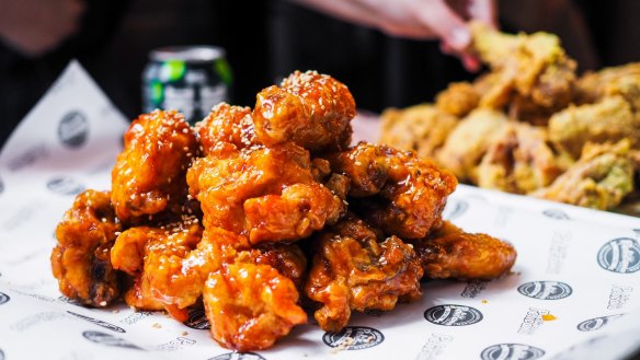 Korea's biggest fried chicken chain Pelicana has flown into Melbourne.