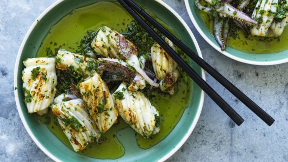 Barbecued squid with onion, parsley and oregano.