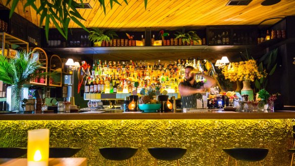 The old Bar Economico still slings rum, but more tropically 