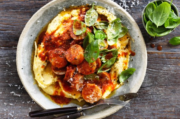 Sausages in sugo with creamy polenta.