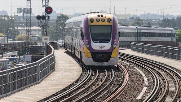 Mobile coverage to improve on V-Line trains as plan announced on blackspots