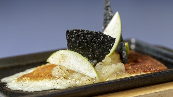 Saganaki with apple. 