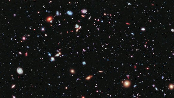 The TMT will capture much sharper images of distant galaxies like these.