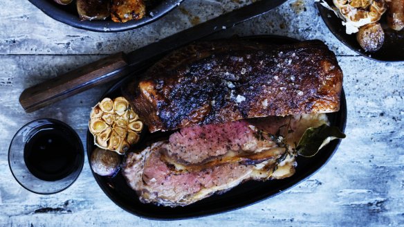 Winter nights: Sirloin with pan gravy, eschalots and Jerusalem artichokes.