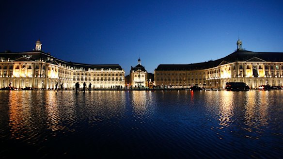 The grand Place de la Bourse.