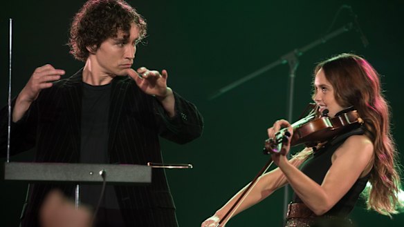 Robert Sheehan and Rebecca Breeds as musicians with opposing sensibilities in Three Summers.