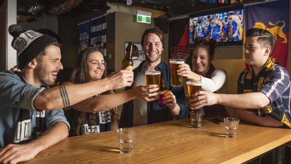 Gather your mates and book the Duke of Wellington, one of the closest pubs to the MCG. 