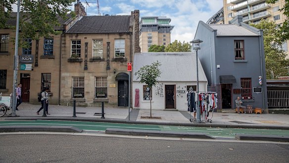 Local shops in Pyrmont include trendy cafes and fashion stores. 