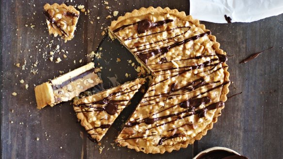 This pastry can be used for this chocolate ganache and espresso, buckwheat and pecan caramel pie.