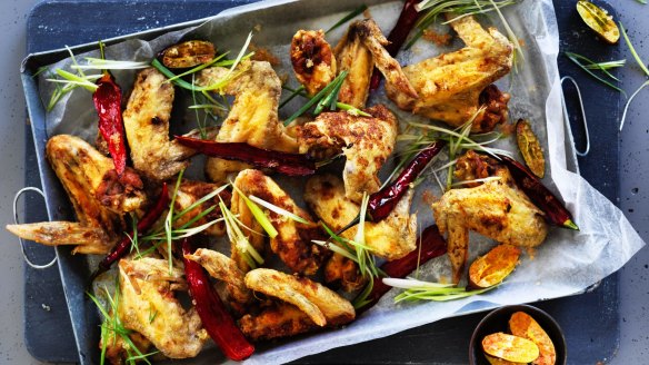 Steamed and deep-fried chicken wings.