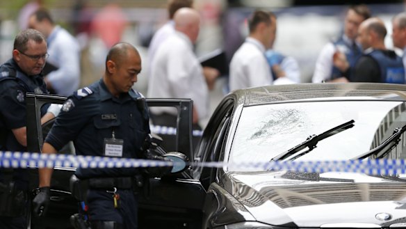 Police chase through inner suburbs after man flees arrest