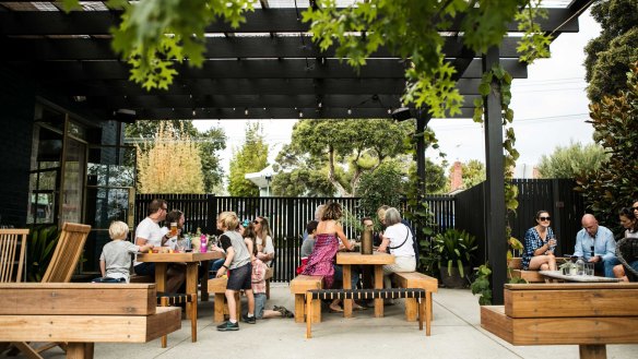 The courtyard garden at Flatiron Side Door wine bar, Kew.