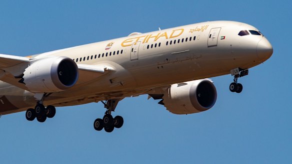 Etihad's 'Greenliner' Boeing 787 Dreamliner aims to reduce carbon ...