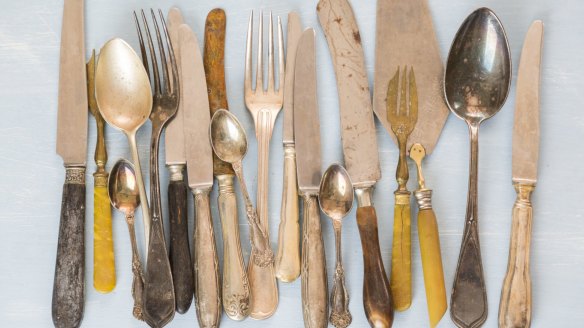 Vintage cutlery, including bone-handled knives.