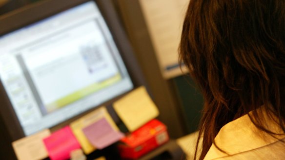 Lifestyle and family should be considered when public servants want to ditch their offices.