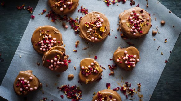 These biscuits can be used to make gluten-free wagon wheels from scratch.