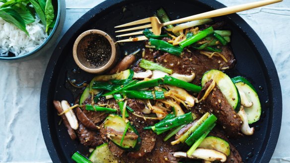 Stir-fried beef with zucchini.