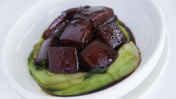 Dongting-style braised pork belly.